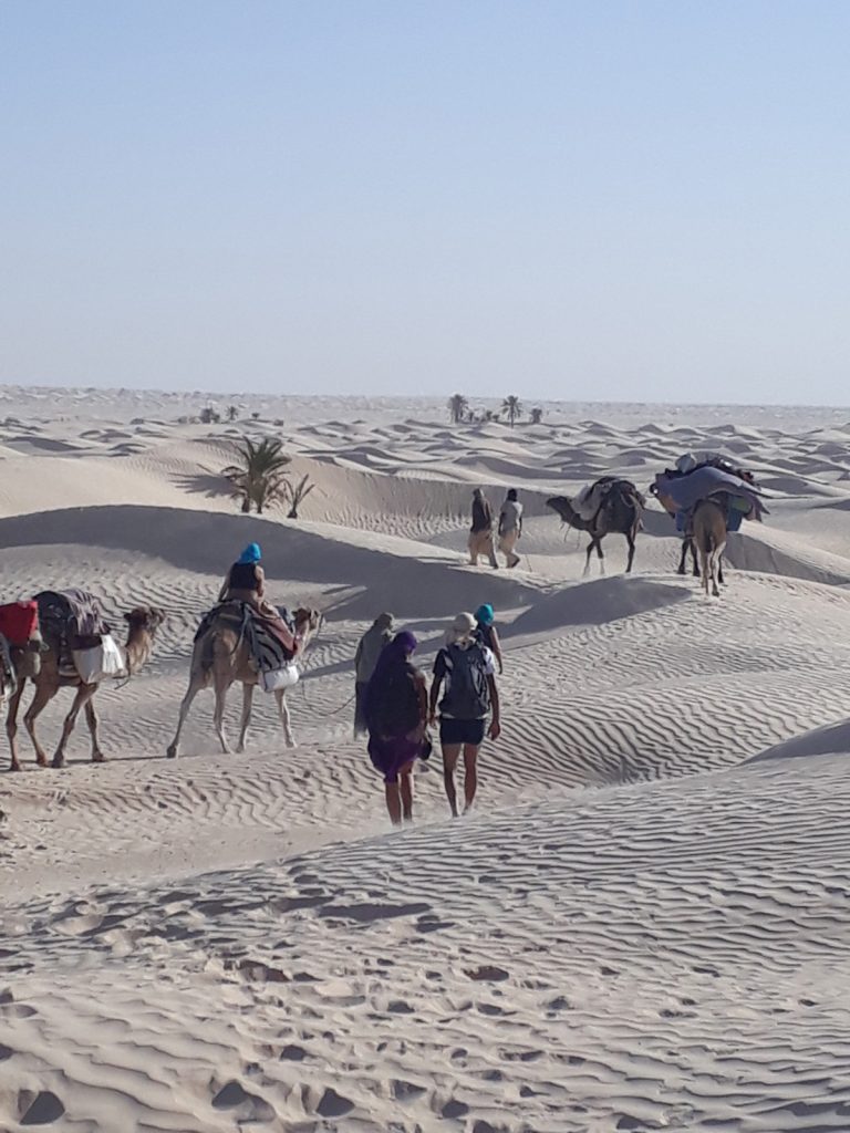 Yoga et Randonnée au Sahara, en Tunisie